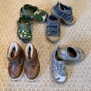 4 pair of boys toddler size 6 shoes